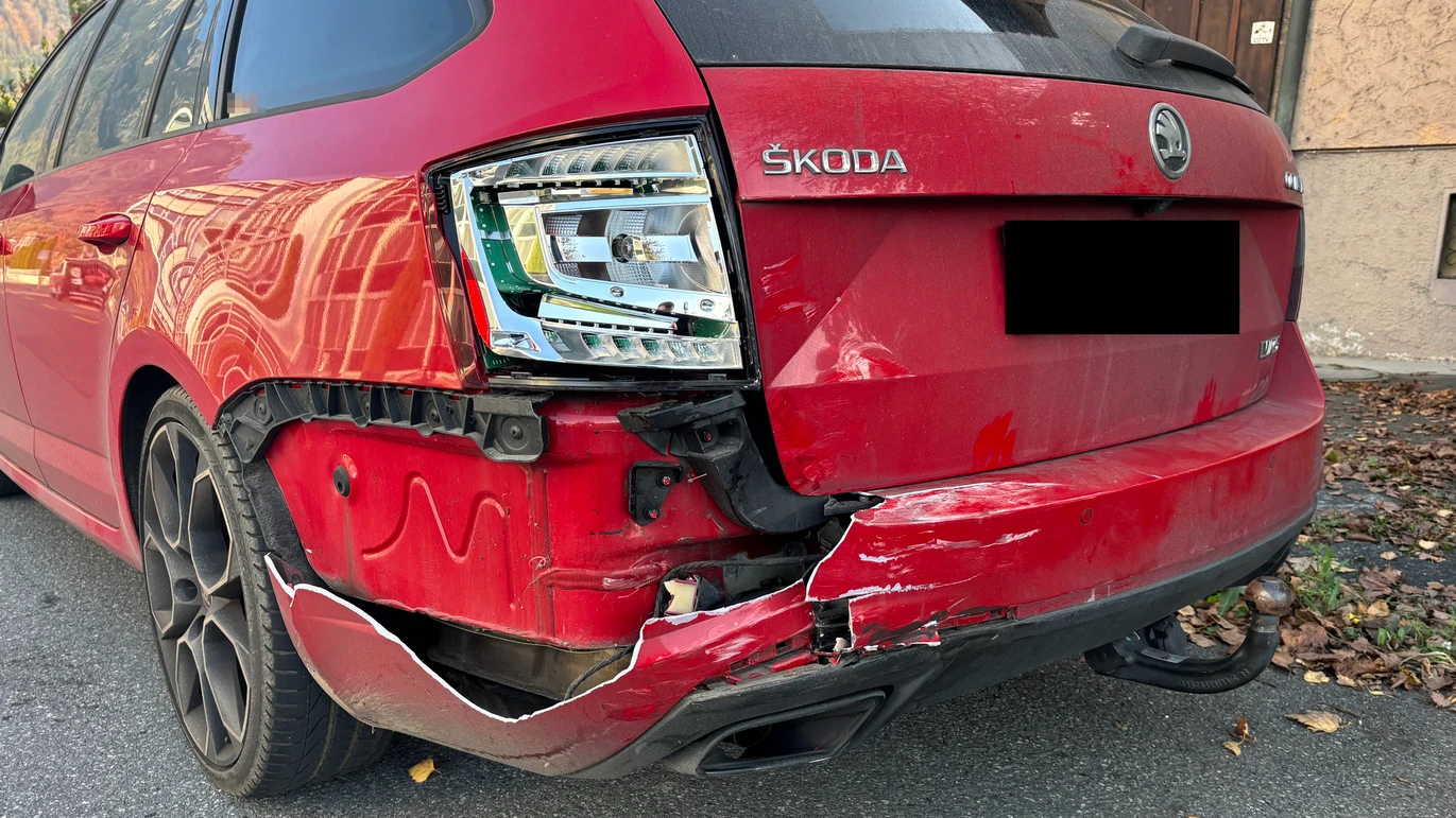 Blechschaden nach Auffahrunfall, © Landespolizei Liechtenstein Blechschaden nach Auffahrunfall, © Landespolizei Liechtenstein