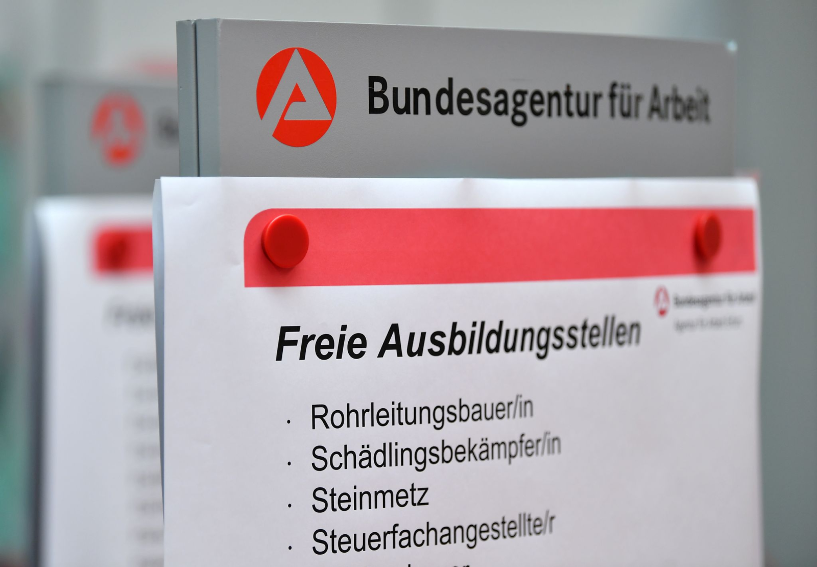 Freie Ausbildungsstellen zeigt die Bundesagentur für Arbeit auf einer Berufsorientierungsmesse in Erfurt.