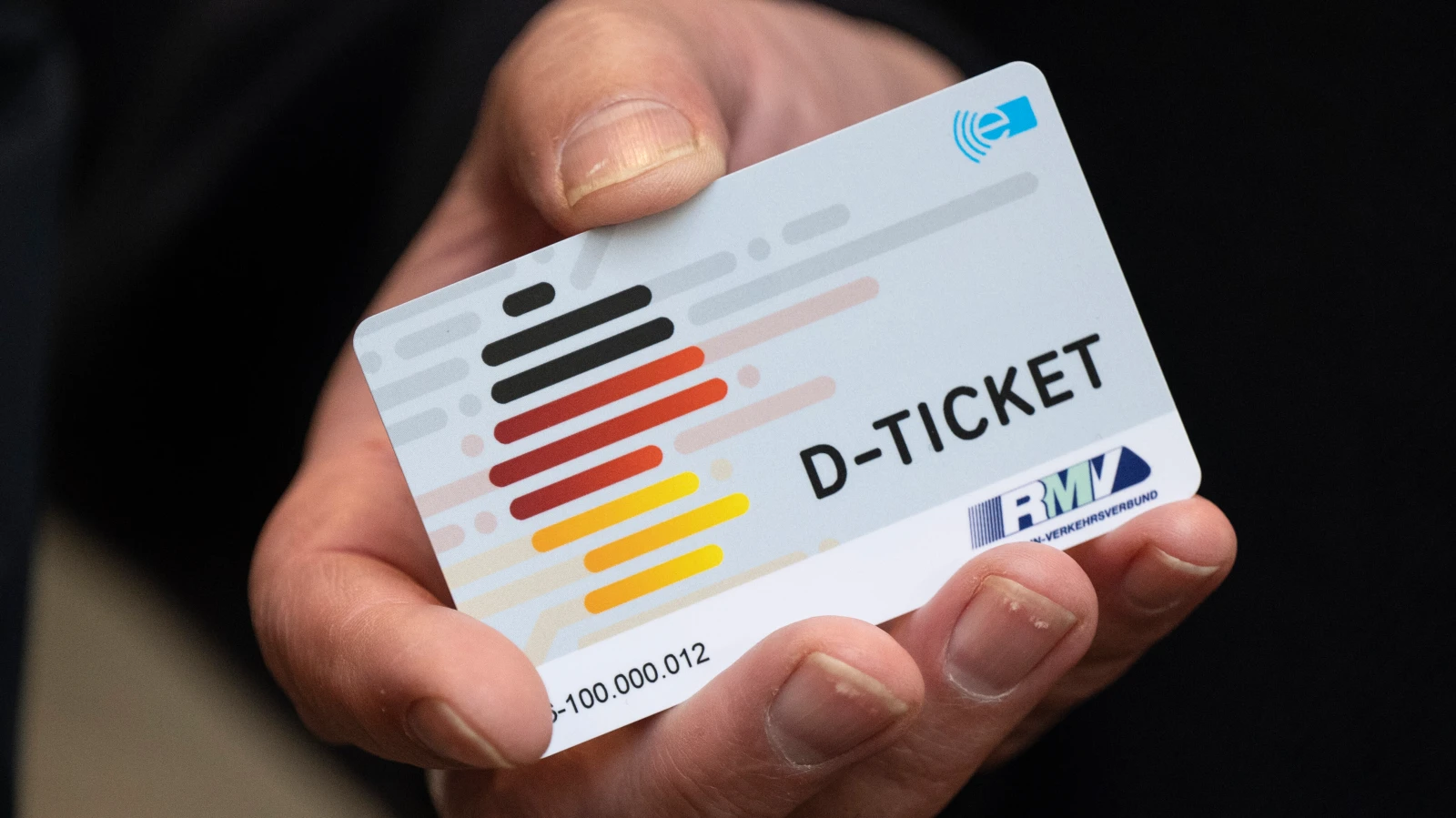 “Deutschlandticket” Gelecek Yıl da Kalıyor: Finansmanı Tamam!, © dpa “Deutschlandticket” Gelecek Yıl da Kalıyor: Finansmanı Tamam!, © dpa
