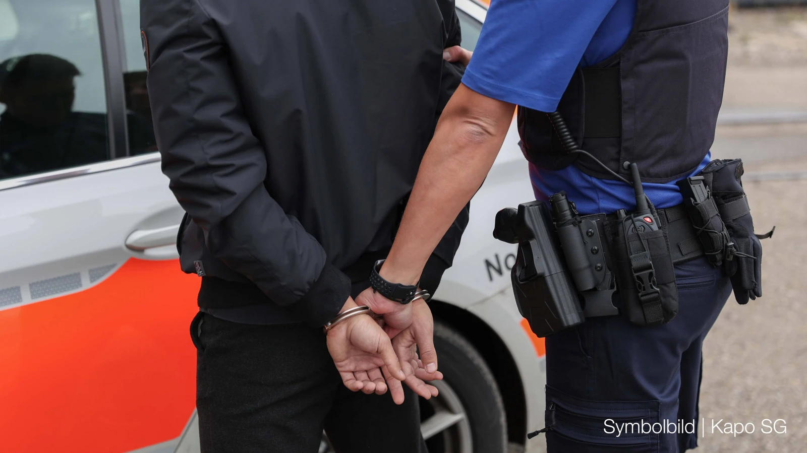 Festnahme nach Einbruch in Einfamilienhaus in Sargans, © Kantonspolizei St. Gallen Festnahme nach Einbruch in Einfamilienhaus in Sargans, © Kantonspolizei St. Gallen