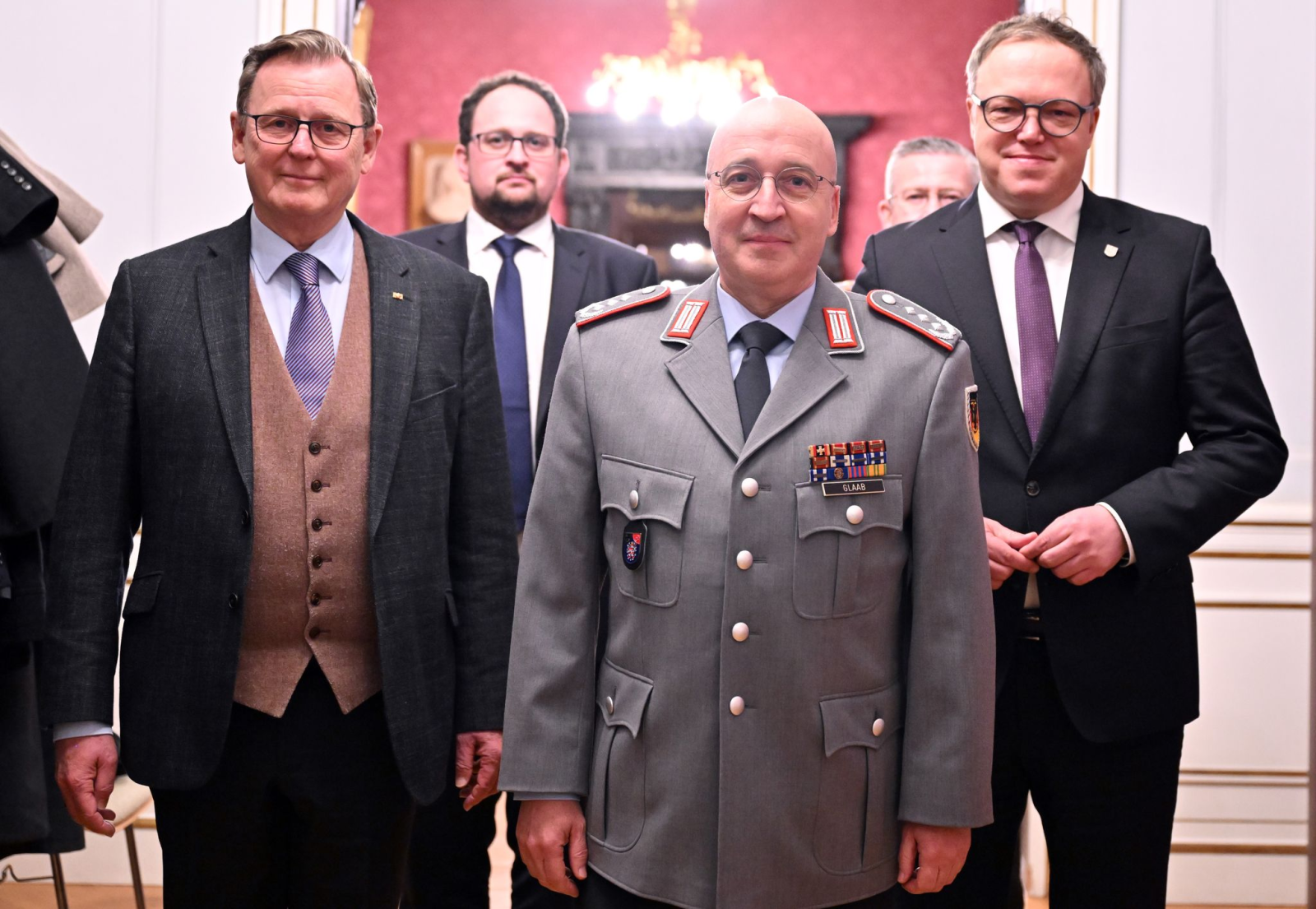 Bodo Ramelow mit militärischen Ehren als Ministerpräsident verabschiedet , © Martin Schutt/dpa