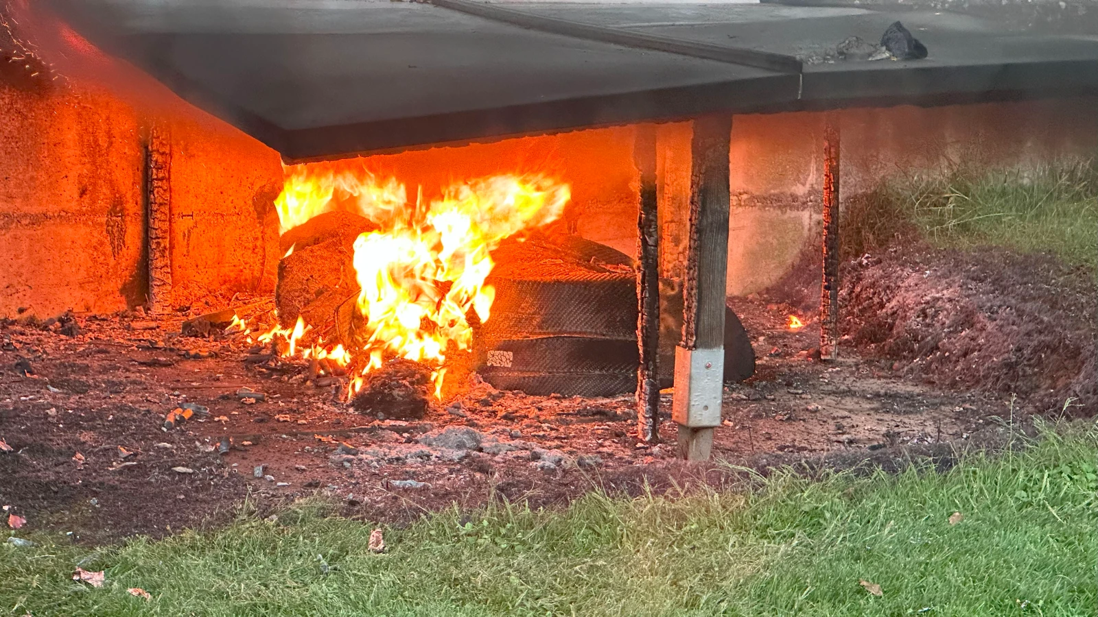 Mähroboter in Sennwald verursacht Brand, © Kantonspolizei St. Gallen Mähroboter in Sennwald verursacht Brand, © Kantonspolizei St. Gallen