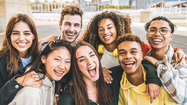 Teenager Gruppe, © Shutterstock Teenager Gruppe, © Shutterstock