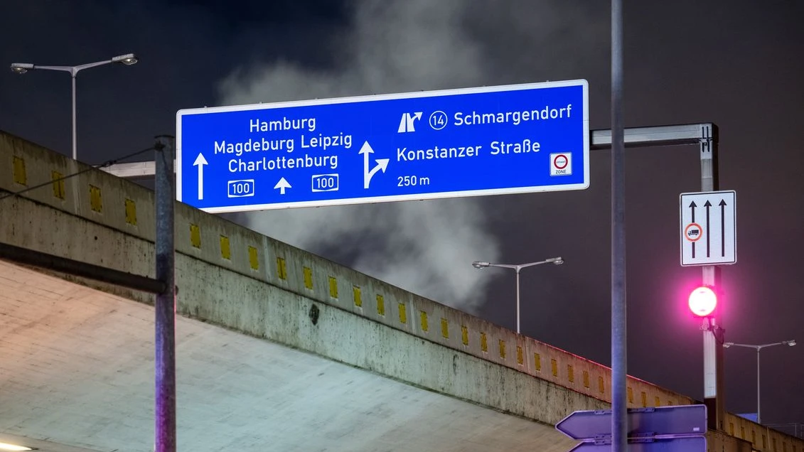 Berlin’de Funkturm Çevresinde Trafik Kaosu Bekleniyor!, © Soeren Stache/dpa Berlin’de Funkturm Çevresinde Trafik Kaosu Bekleniyor!, © Soeren Stache/dpa