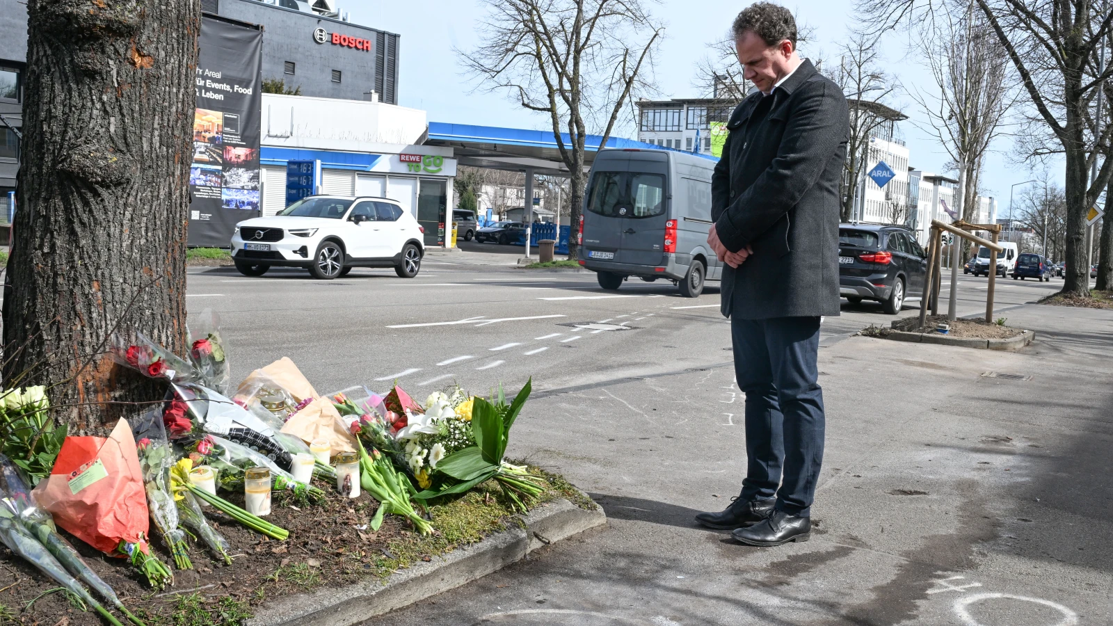 Kaza Kurbanı Genç Türk Kadınlar Gözyaşları ile Toprağa Verildi!, © dpa Kaza Kurbanı Genç Türk Kadınlar Gözyaşları ile Toprağa Verildi!, © dpa