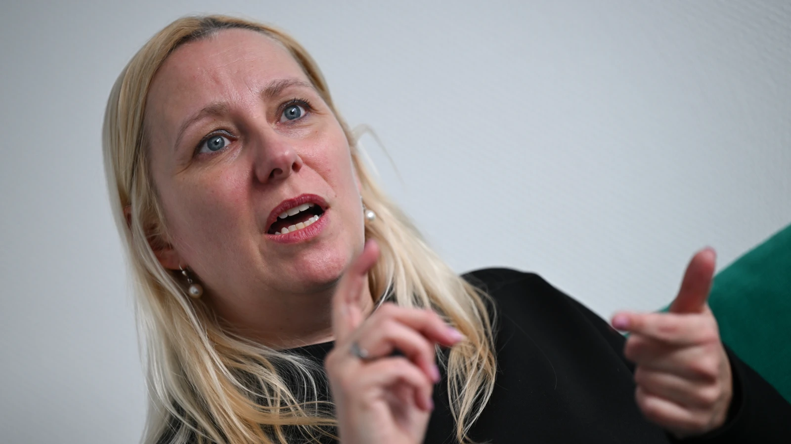 Hessen`de Uyuşturucuların İçeriklerini Mobil Laboratuvar`da İnceliyor!, © dpa Hessen`de Uyuşturucuların İçeriklerini Mobil Laboratuvar`da İnceliyor!, © dpa