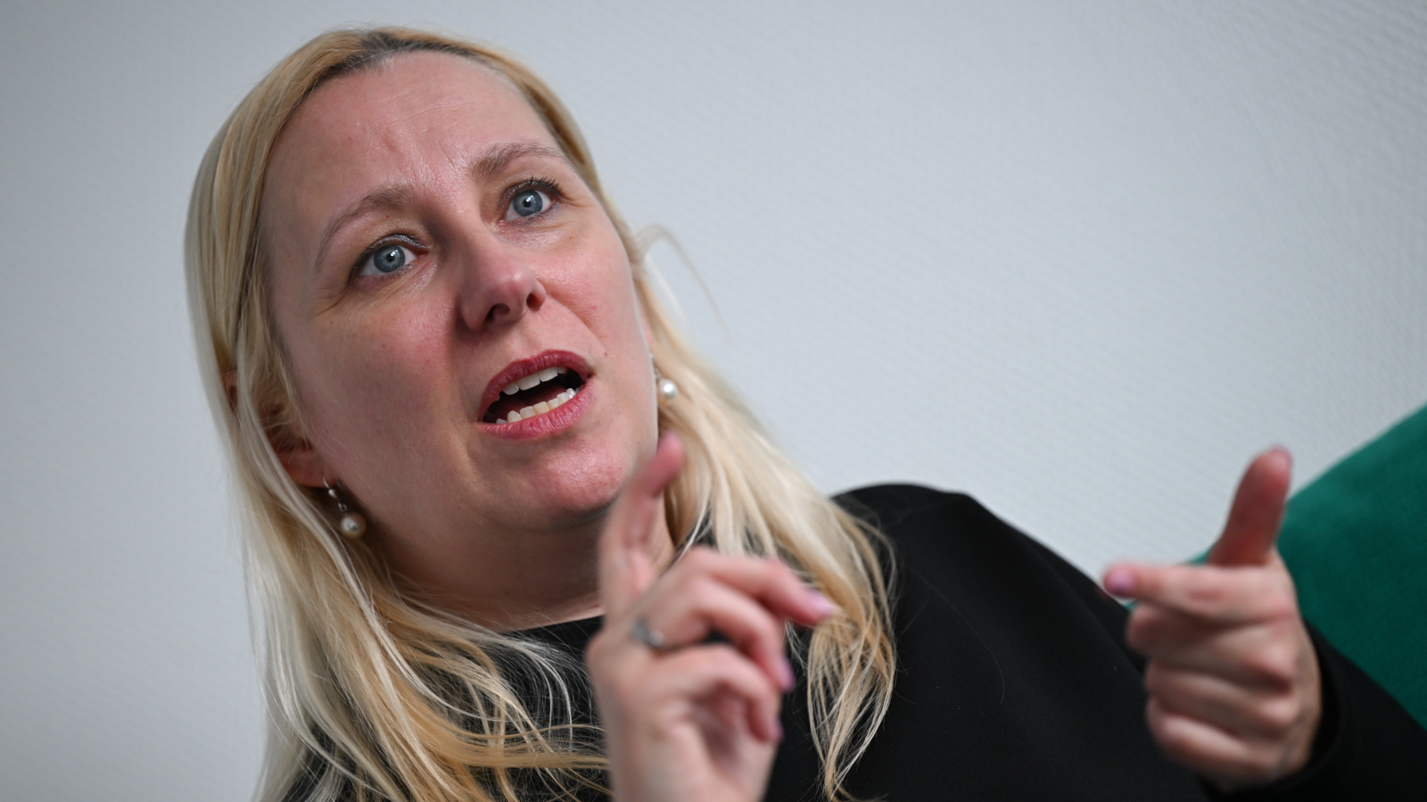 Hessen`de Uyuşturucuların İçeriklerini Mobil Laboratuvar`da İnceliyor!, © dpa