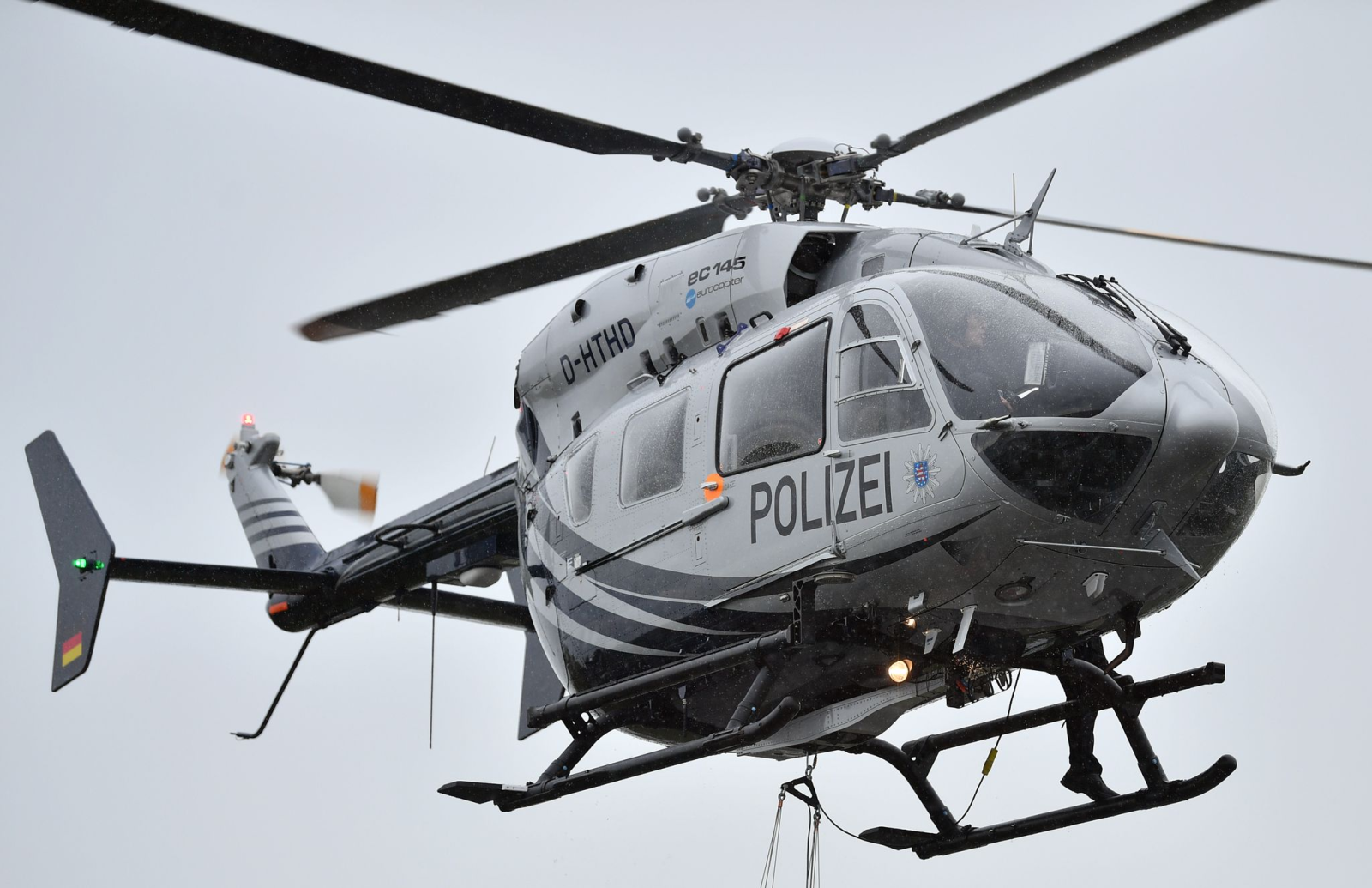 Der Hubschrauber EC 145 der Thüringer Polizei startet zu einem Einsatz