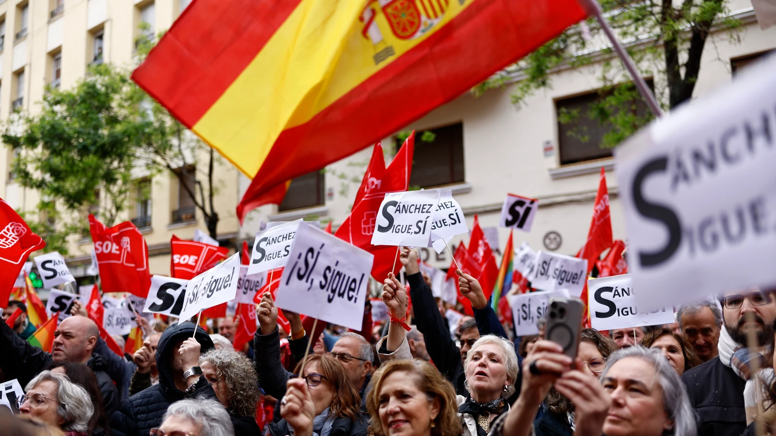 Demonstration für Spaniens Regierungschef, © EPA/Rodrigo Jimenez Demonstration für Spaniens Regierungschef, © EPA/Rodrigo Jimenez