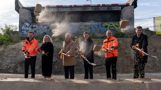 Berlin’de Yeni Ringbahn Köprüsünün Temeli Atıldı!, © Hannes P Albert/dpa Berlin’de Yeni Ringbahn Köprüsünün Temeli Atıldı!, © Hannes P Albert/dpa