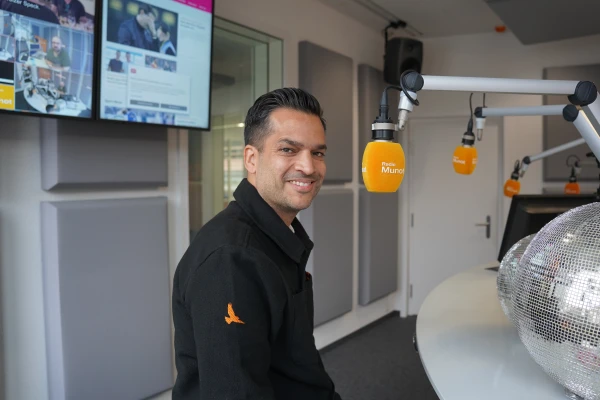 Open Season-Sänger Santosh auf Besuch bei Radio Munot, © Radio Munot Open Season-Sänger Santosh auf Besuch bei Radio Munot, © Radio Munot