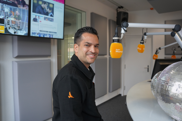 Open Season-Sänger Santosh auf Besuch bei Radio Munot, © Radio Munot