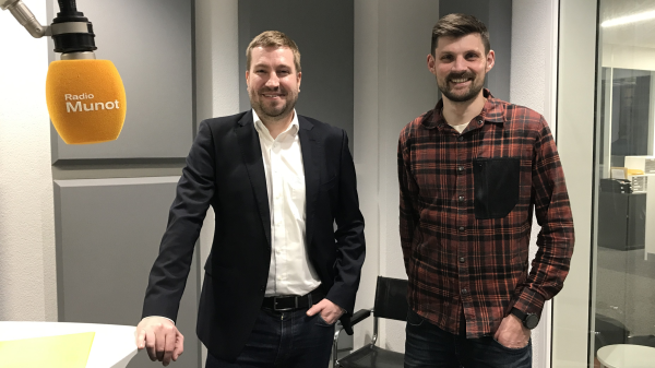 Stammtisch zur Schaffhauser Autosteuer, © Von links: Michael Mundt (SVP) und Hannes Knapp (SP). Bild: Radio Munot