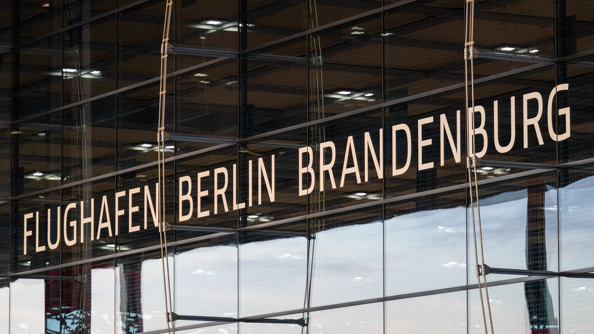 BER Havalimanı’nda Drone Krizi!, © dpa