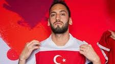 Hakan Çalhanoğlu Arda Turan'ı Yakalayacak!, © Instagram#HakanÇalhanoğlu Hakan Çalhanoğlu Arda Turan'ı Yakalayacak!, © Instagram#HakanÇalhanoğlu
