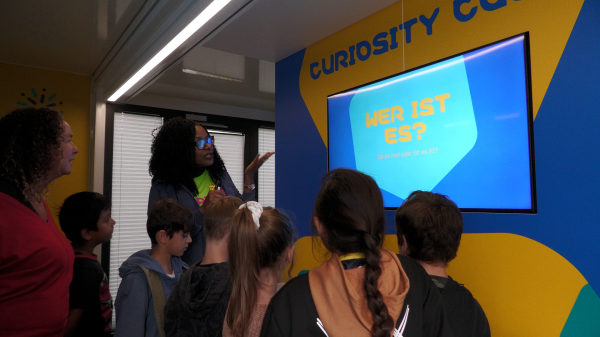Schulklasse im Curiosity Cube, © Radio Munot