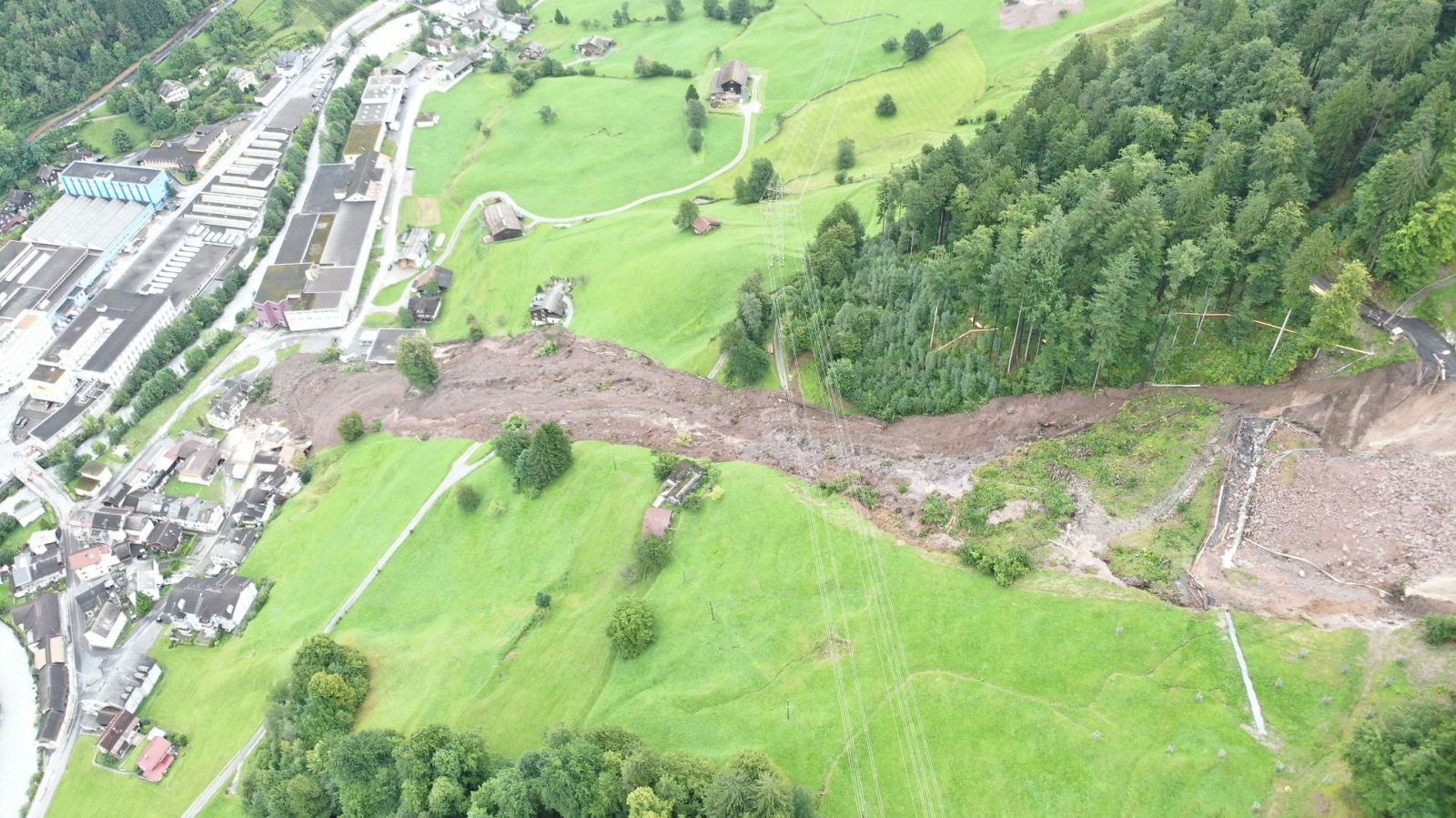 Erdrutsch verschüttet ein halbes Dutzend Häuser in Schwanden, © Kantonspolizei Glarus