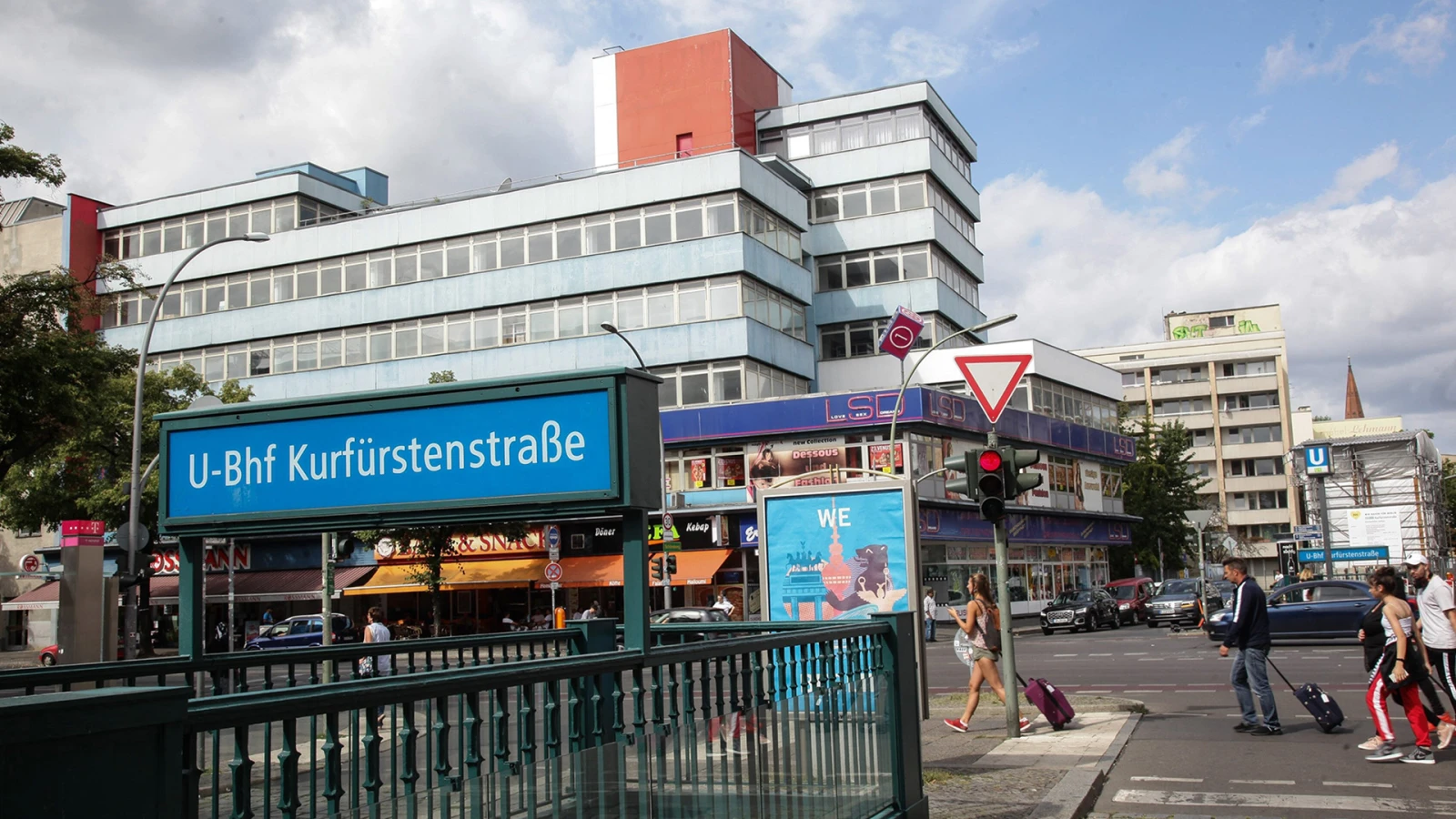 Schöneberg’de pilot uygulama: Kameralı acil çağrı direği kuruluyor!, © picture alliance / Rolf Kremming Schöneberg’de pilot uygulama: Kameralı acil çağrı direği kuruluyor!, © picture alliance / Rolf Kremming