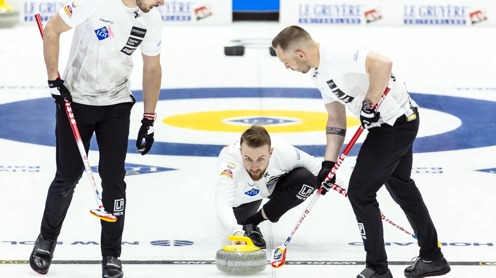 Erster Sieg der Schweizer Curler an der WM, © Keystone / Michael Buholzer Erster Sieg der Schweizer Curler an der WM, © Keystone / Michael Buholzer