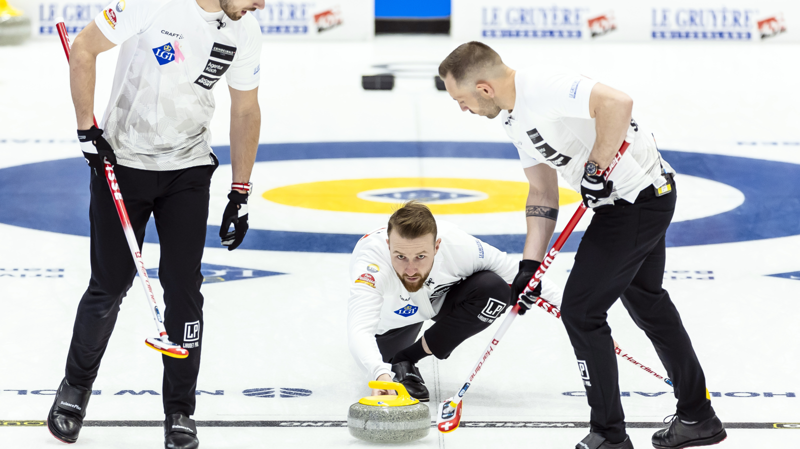 Erster Sieg der Schweizer Curler an der WM, © Keystone / Michael Buholzer