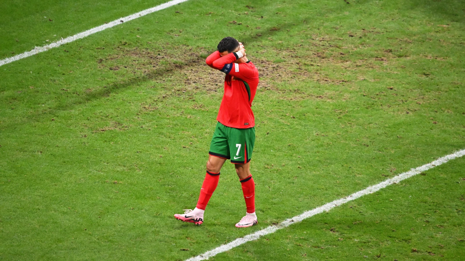 Ronaldo göz yaşlarına hakim olamadı!, © dpa Ronaldo göz yaşlarına hakim olamadı!, © dpa