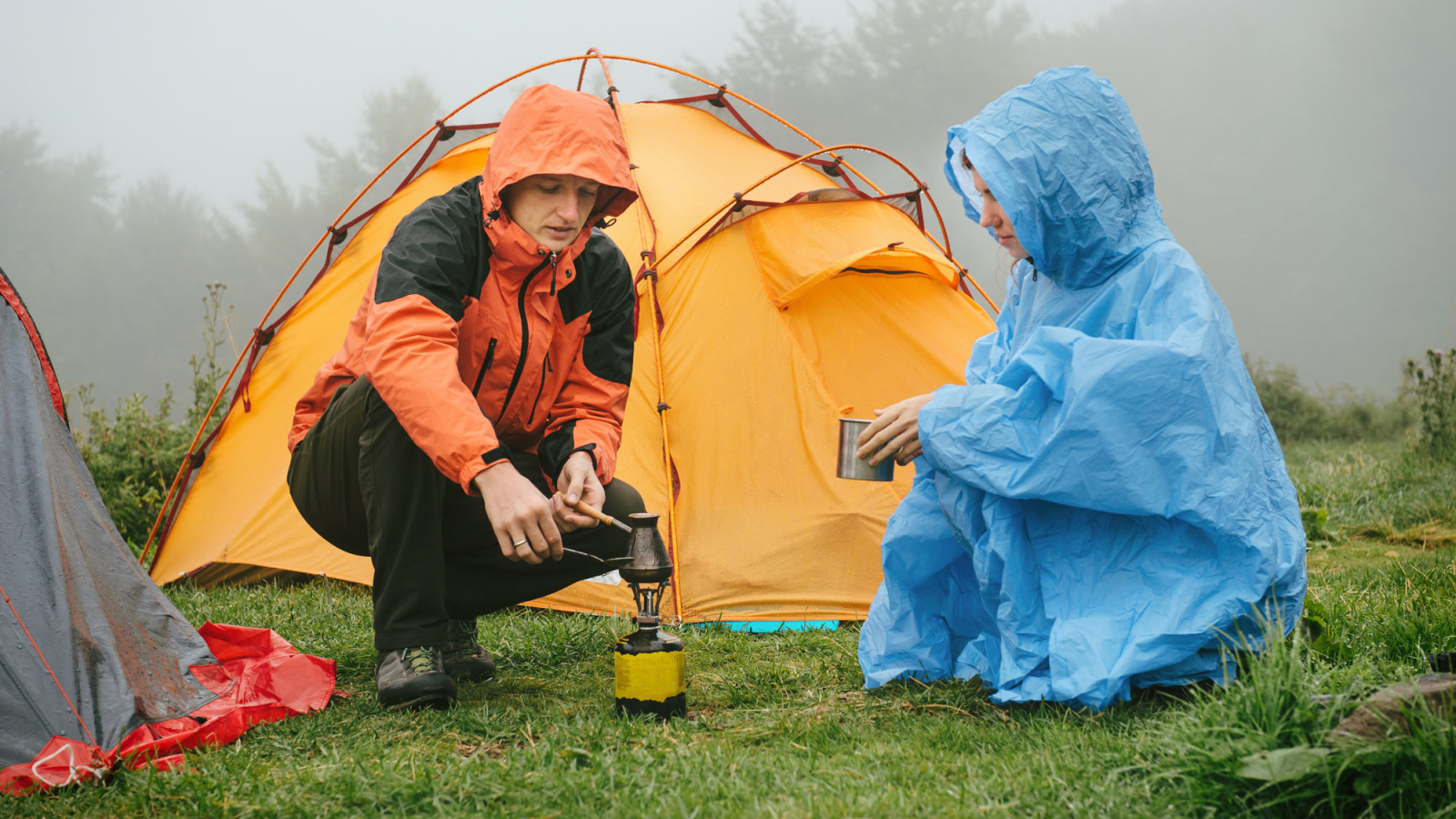 Campen im Regen, © Nina Lishchuk, Shutterstock
