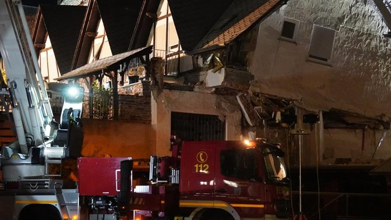 Hotel in Deutschland teilweise eingestürzt&nbsp;, © KEYSTONE/FLORIAN BLAES