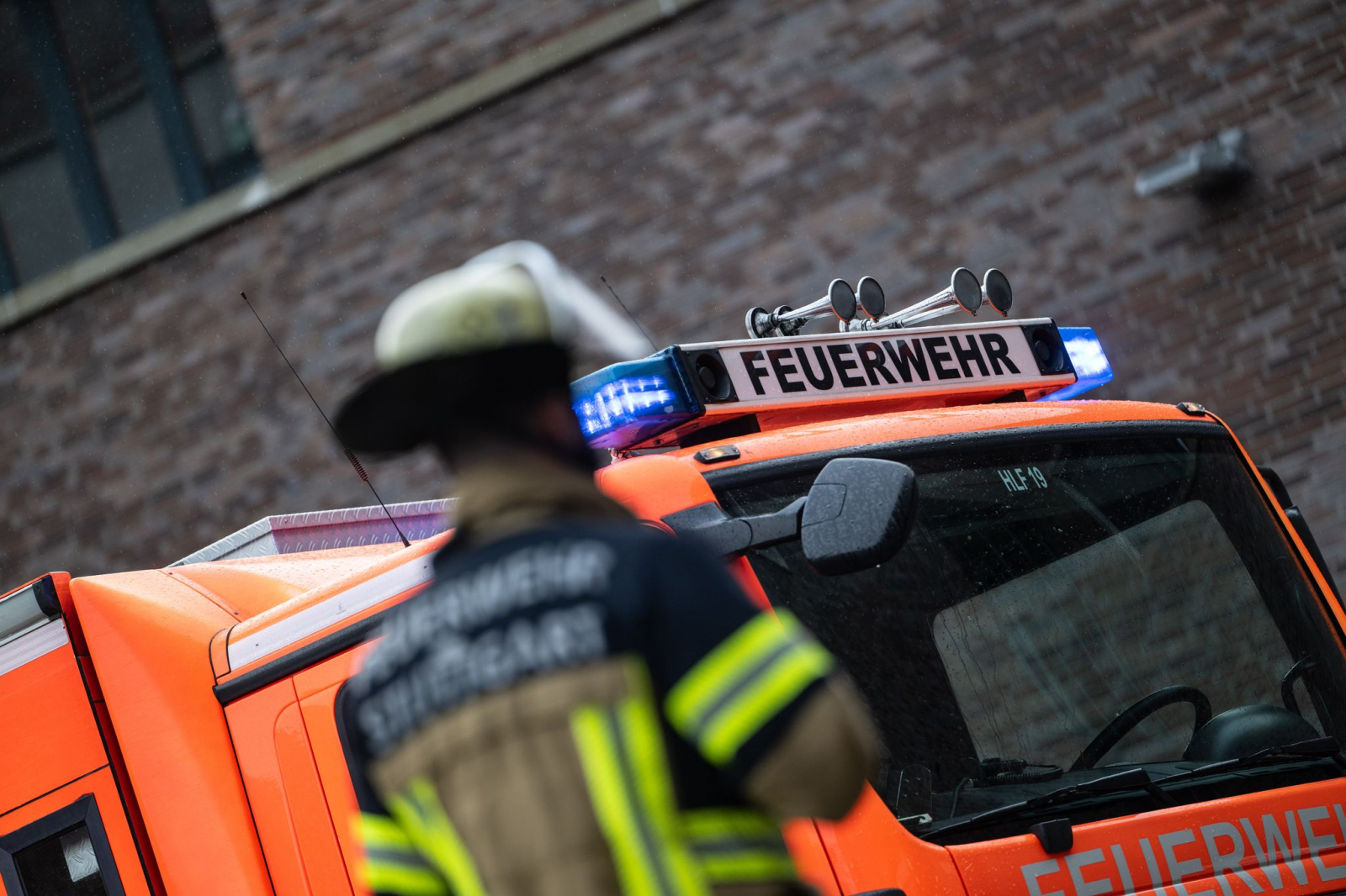 Maschine bei Thüringer Automobilzulieferer brennt. (Symbolbild), © Marijan Murat/dpa