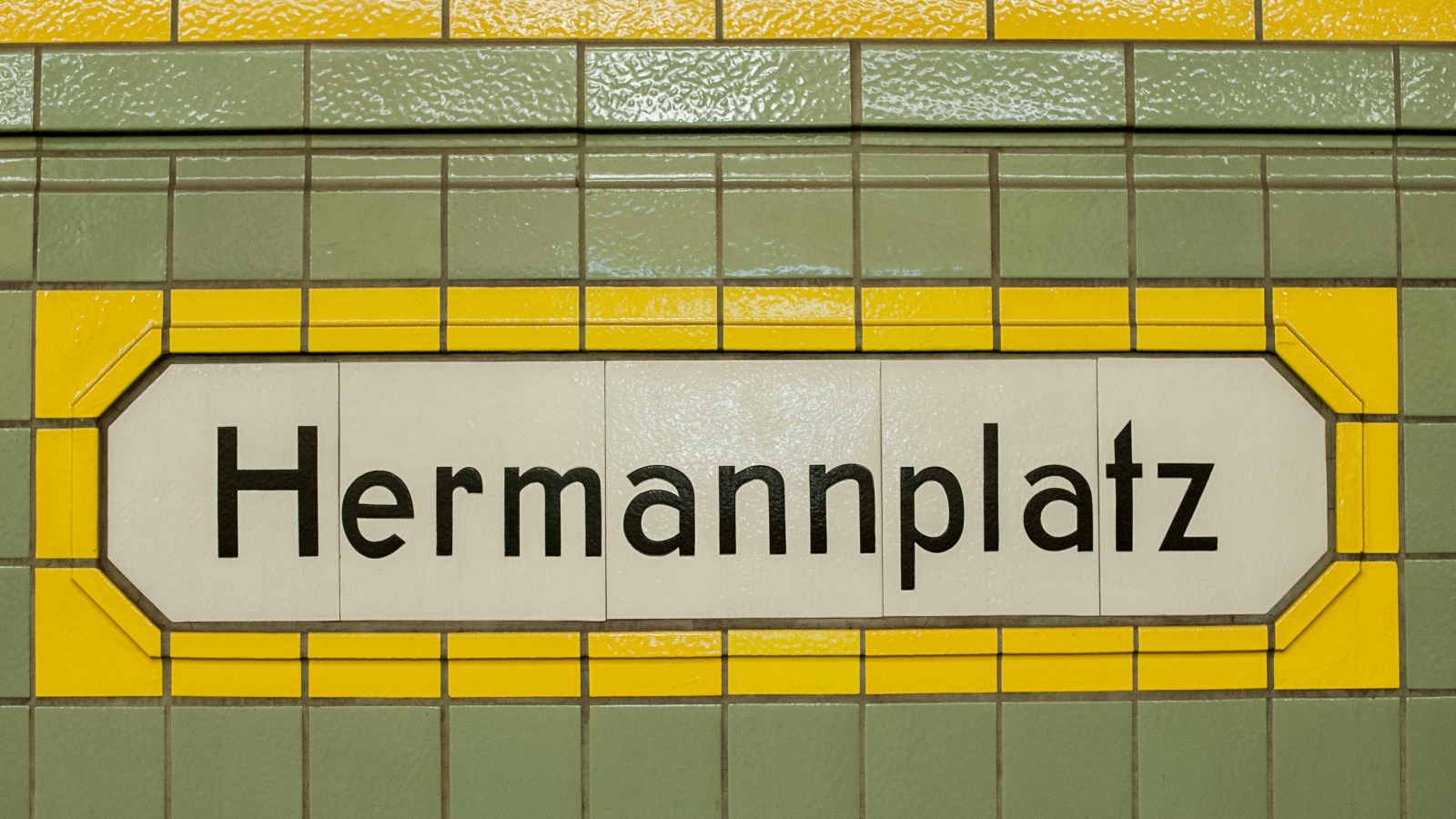 Hermannplatz U-Bahn İstasyonunda Yangın!, © dpa