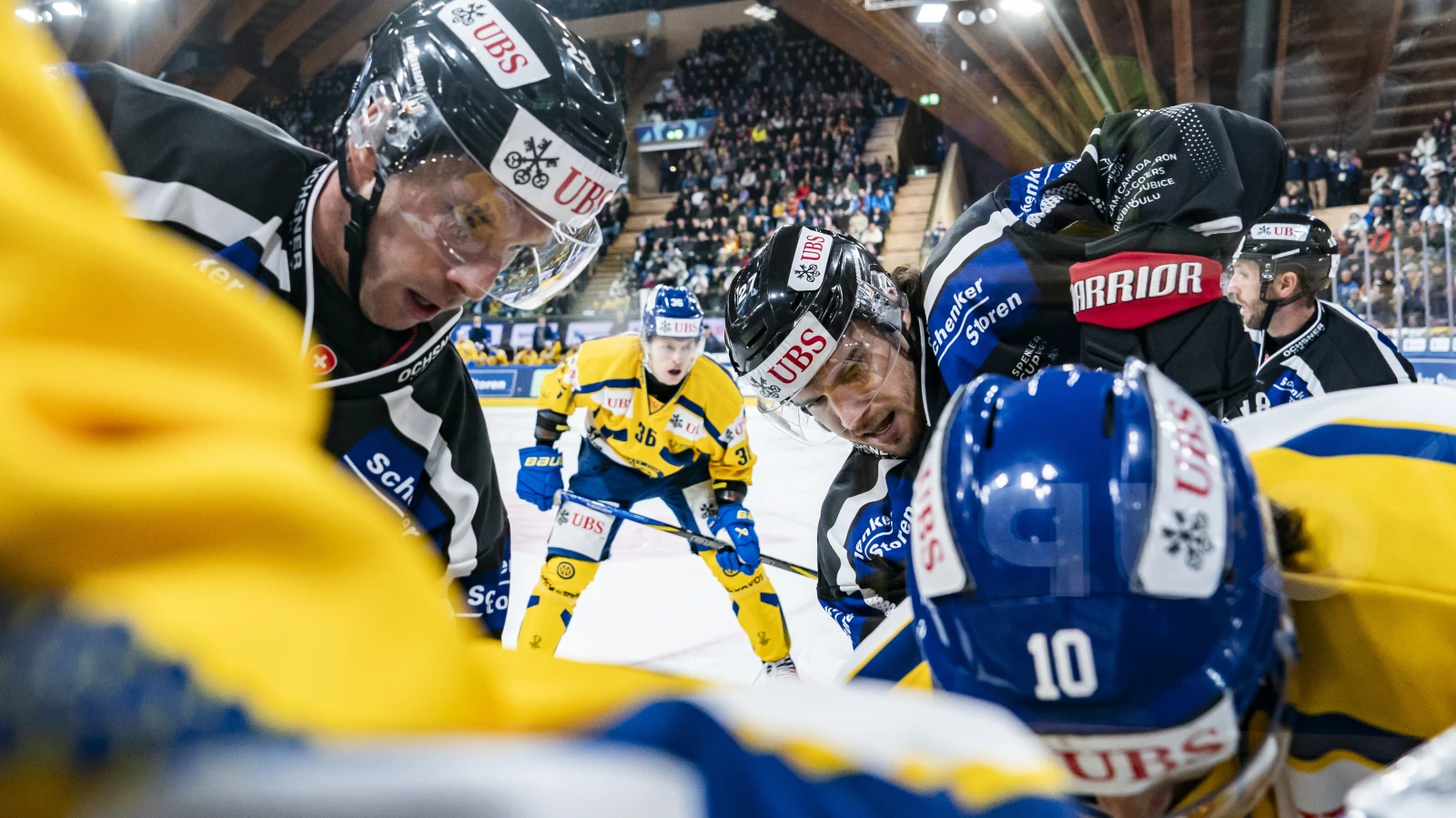 Fribourg-Gottéron im Final des Spengler Cups, © Keystone / EPA / Til Bürgy Fribourg-Gottéron im Final des Spengler Cups, © Keystone / EPA / Til Bürgy
