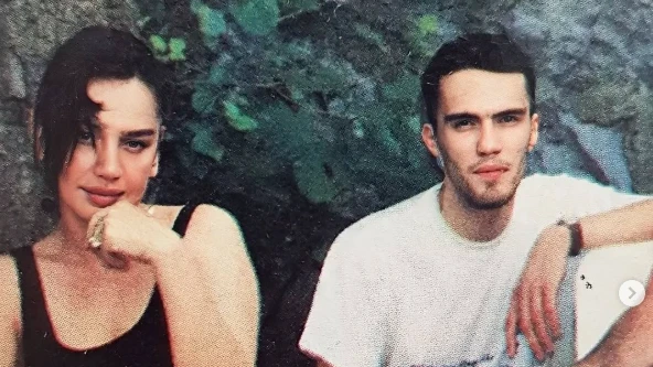 Sezen Aksu’nun Kalemi, Levent Yüksel’in Sesiyle Uzay Heparı’nın Anısı: “Yas”, © aktueltvgazete / instagram Sezen Aksu’nun Kalemi, Levent Yüksel’in Sesiyle Uzay Heparı’nın Anısı: “Yas”, © aktueltvgazete / instagram