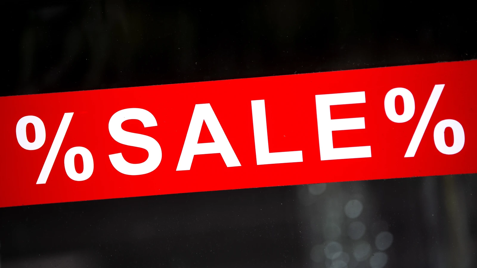 Yaz Sonu İndirimi Başladı: İlgi Azaldı mı?, © Sina Schuldt/dpa Yaz Sonu İndirimi Başladı: İlgi Azaldı mı?, © Sina Schuldt/dpa