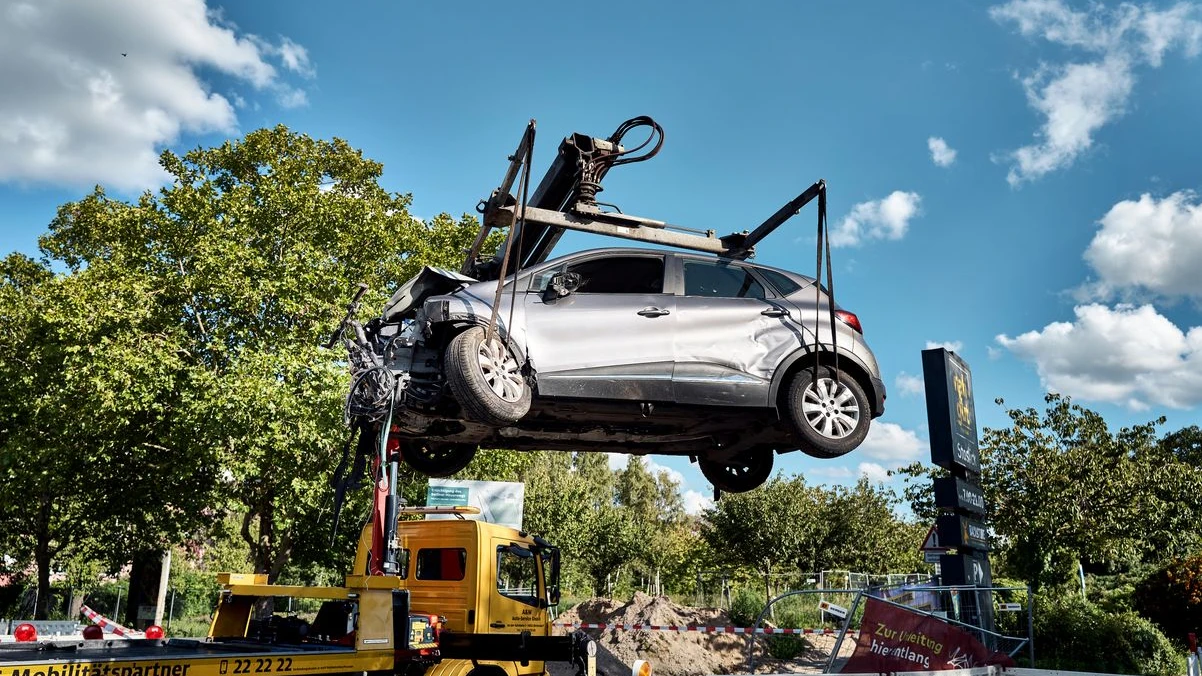 Rhein-Herne Kanalı’nda İki Araç: Polis Olası Bağlantıyı Araştırıyor, © Michael Ukas/dpa Rhein-Herne Kanalı’nda İki Araç: Polis Olası Bağlantıyı Araştırıyor, © Michael Ukas/dpa