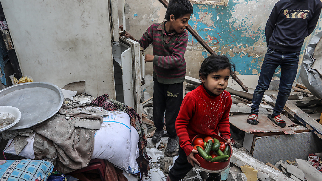 USA planen Hilfslieferungen aus der Luft, © Abed Rahim Khatib/dpa