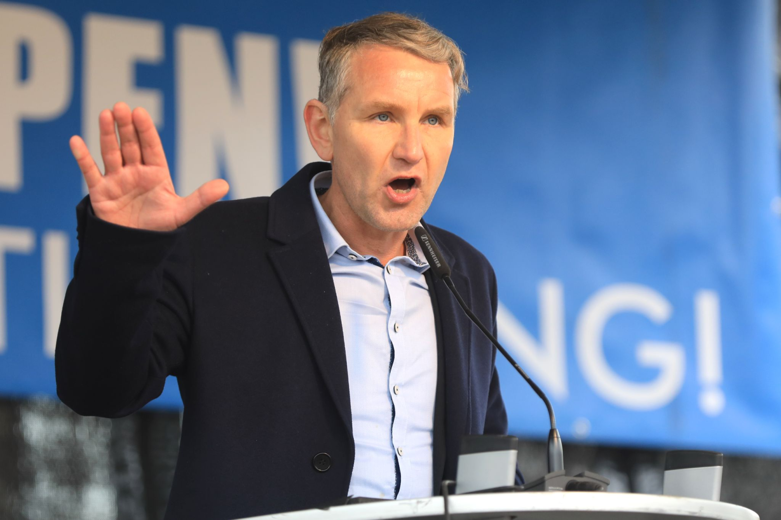 Thüringens AfD-Landespartei- und Fraktionschef Björn Höcke spricht auf dem Domplatz in Magdeburg., © Peter Gercke/dpa-Zentralbild/dpa