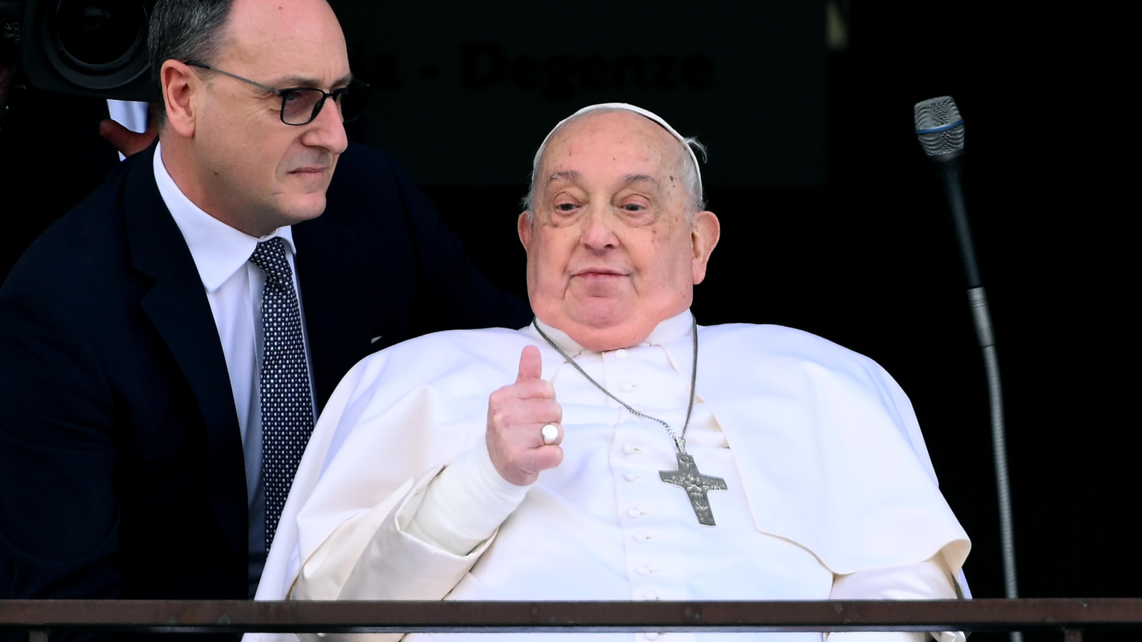 Papst weiter "auf dem Weg der Besserung", © Keystone-SDA