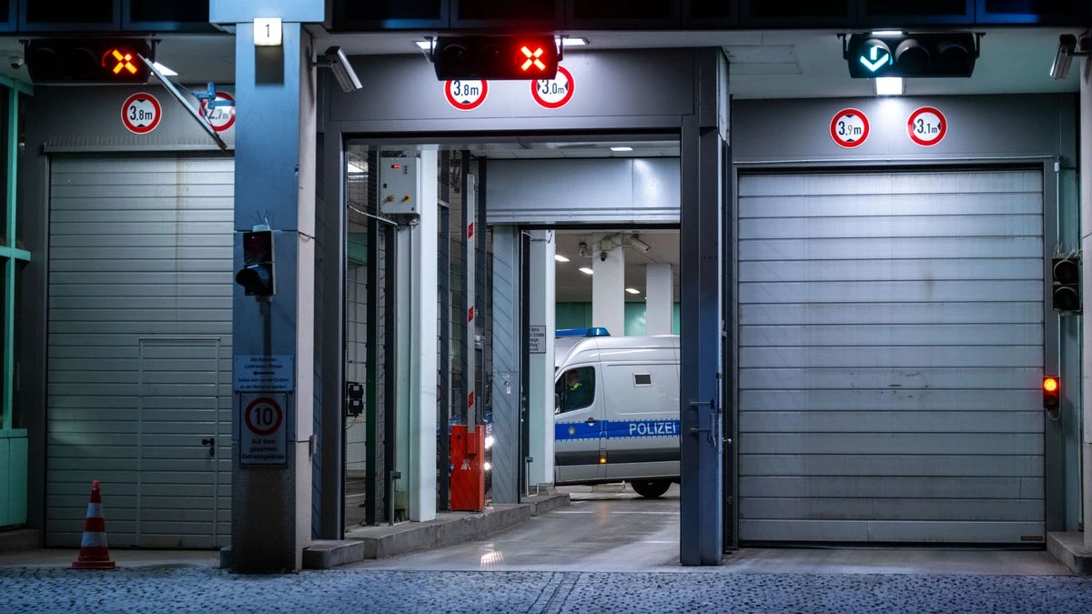 Berlin’de Terör Şüphesi: 22 Yaşındaki Suriyeli Soruşturması Sürüyor!, © Christophe Gateau/dpa Berlin’de Terör Şüphesi: 22 Yaşındaki Suriyeli Soruşturması Sürüyor!, © Christophe Gateau/dpa