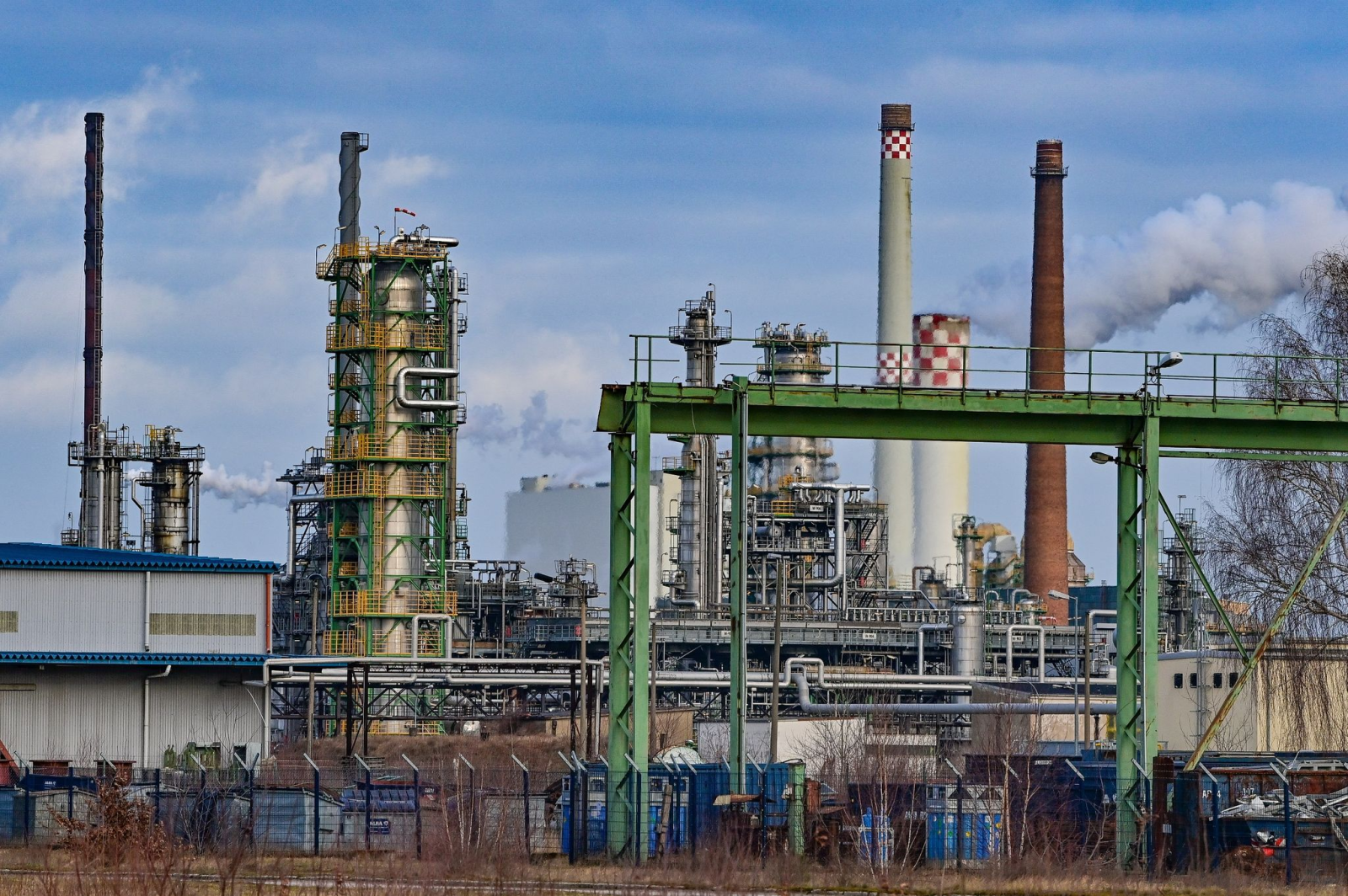Industrieanlagen auf dem Gelände der PCK-Raffinerie GmbH in Schwedt.