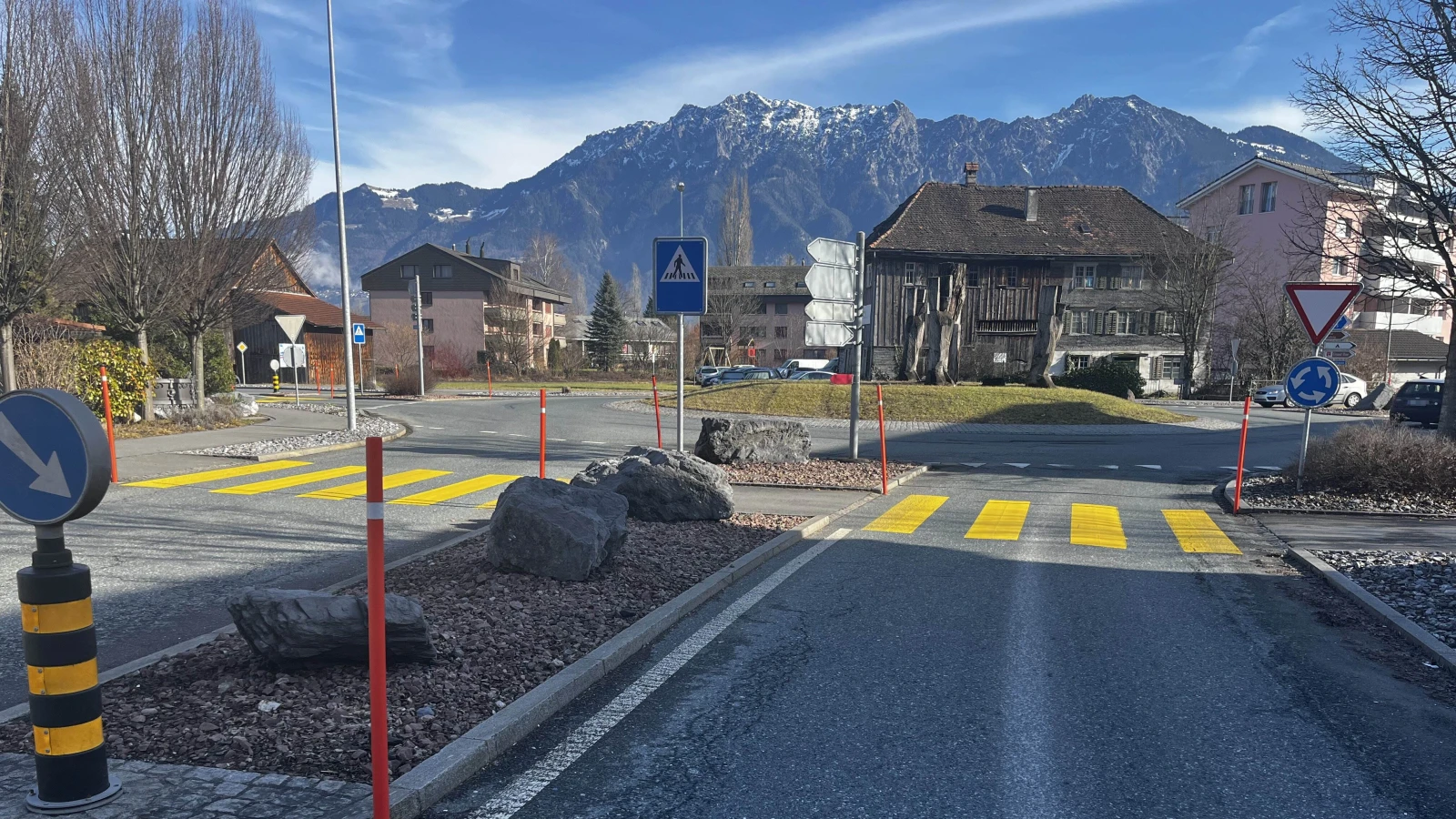 Unfall zwischen Auto und Fussgängerin in Werdenberg, © Kantonspolizei St. Gallen Unfall zwischen Auto und Fussgängerin in Werdenberg, © Kantonspolizei St. Gallen