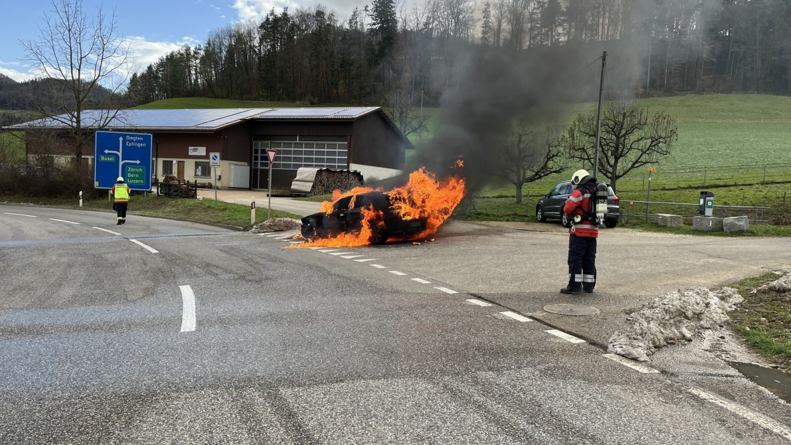 Fahrzeugbrand in Diegten, © Feuerwehr BL 