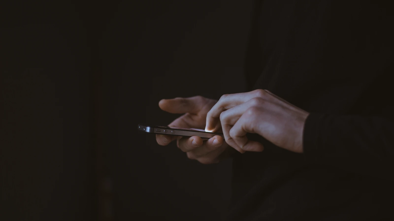 Schutz vor Online-Gewalt als Thema im Landtag, © Unsplash/Gilles Lambert Schutz vor Online-Gewalt als Thema im Landtag, © Unsplash/Gilles Lambert