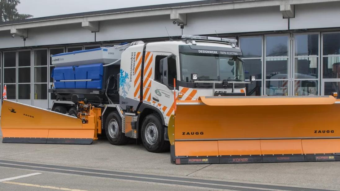 E-LKW für die Schneeräumung auf Autobahnen, © gevi.ch E-LKW für die Schneeräumung auf Autobahnen, © gevi.ch