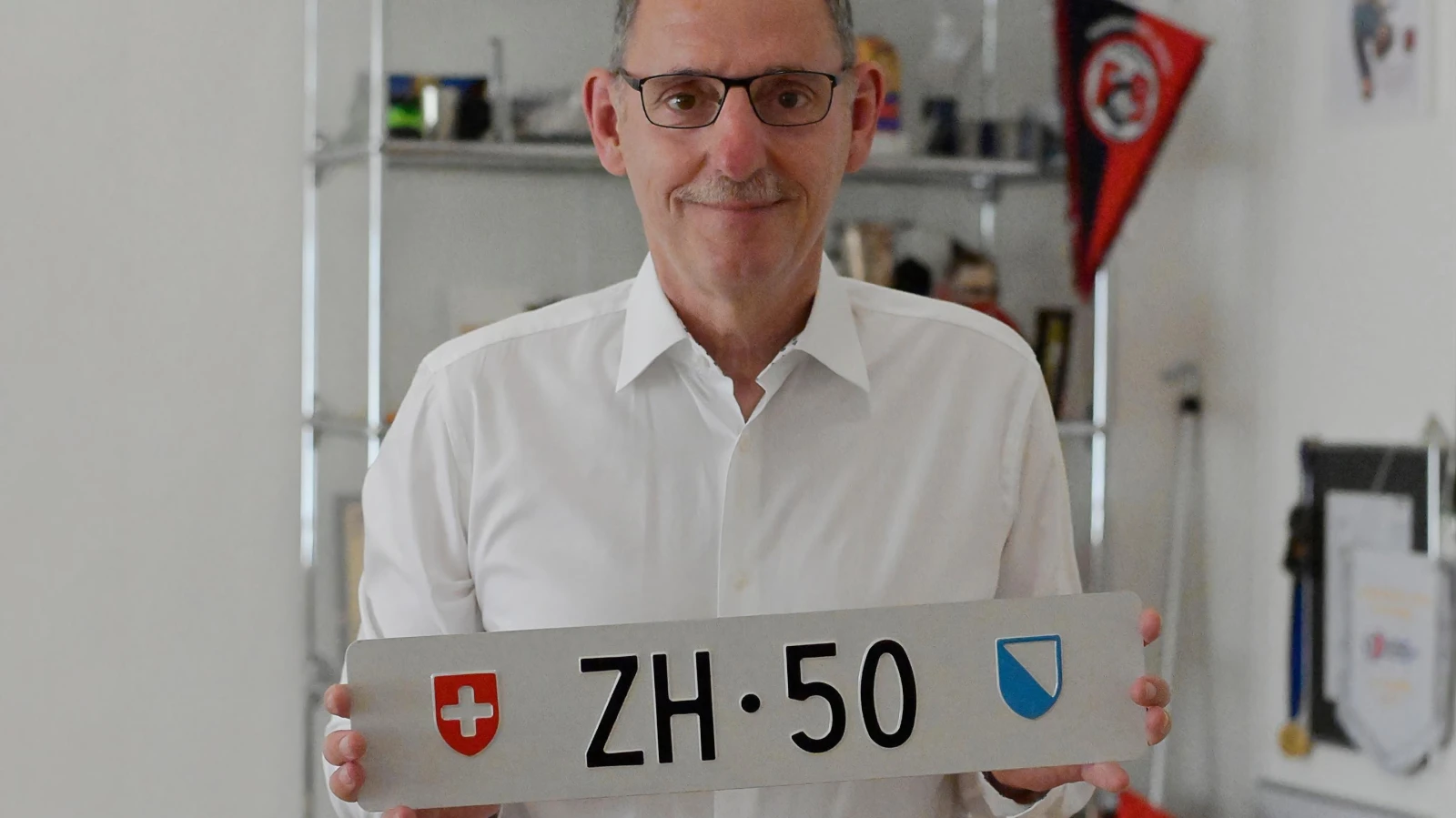 Kontrollschild ZH 50 Zürich Auto Auktion Mario Fehr, © Strassenverkehrsamt ZH Kontrollschild ZH 50 Zürich Auto Auktion Mario Fehr, © Strassenverkehrsamt ZH
