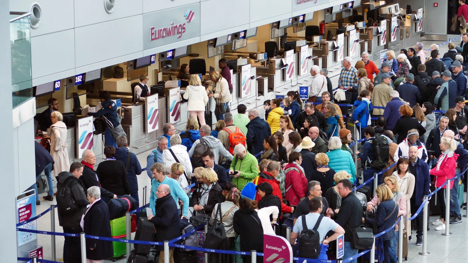 Düsseldorf Havalimanı Tatil Yoğunluğuna Hazır: Bekleme Süreleri Uzayabilir, © shutterstock Düsseldorf Havalimanı Tatil Yoğunluğuna Hazır: Bekleme Süreleri Uzayabilir, © shutterstock