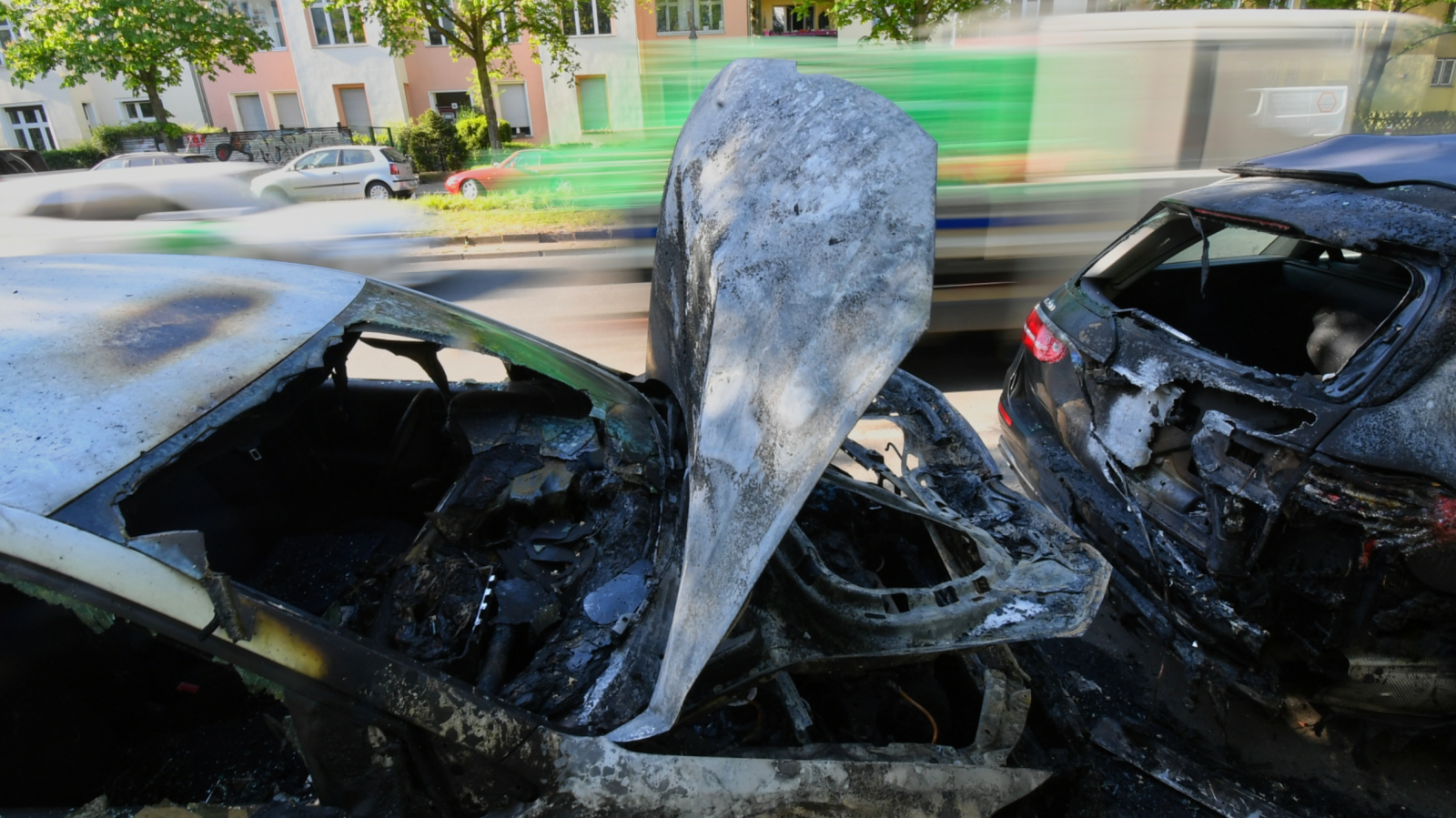 Stuttgart Kappelbergtunnel’de Korku Dolu Anlar: Seyir Halindeki Araç Alev Aldı, © dpa
