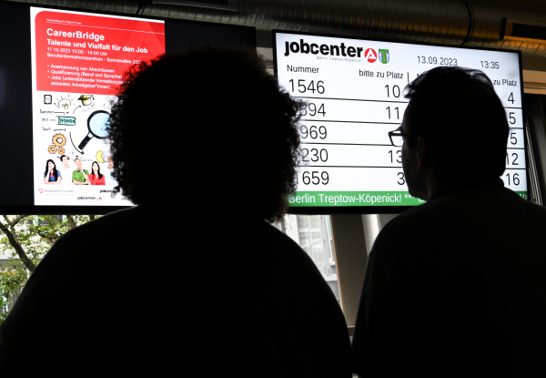  Das Jobcenter Treptow-Köpenick, © Jens Kalaene/dpa
