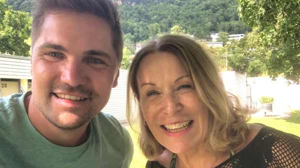 Denise startet ihren Tag im Schwimmbad Gitterli Denise startet ihren Tag im Schwimmbad Gitterli