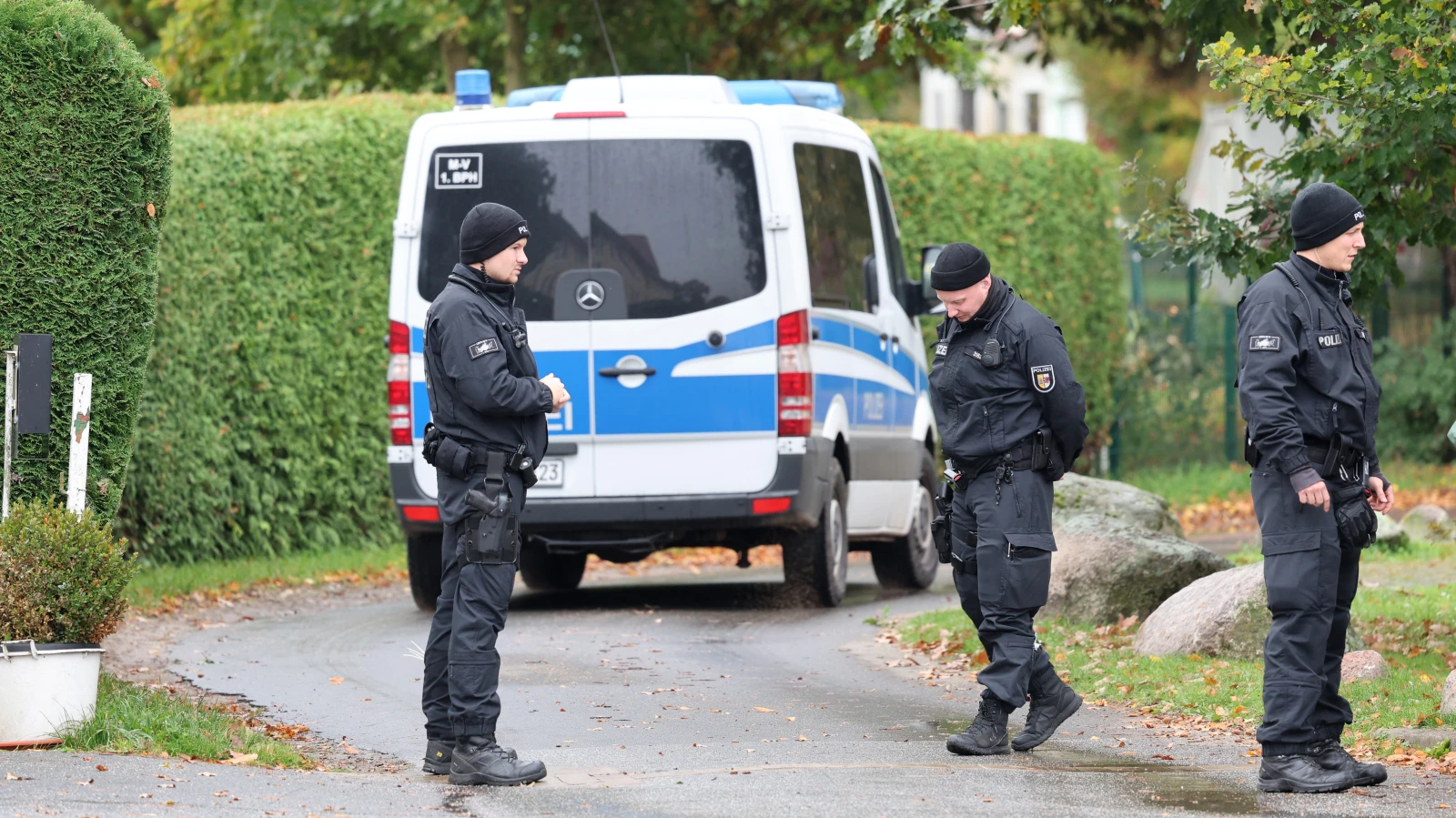 Güstrow’da Kayıp Fabian Ölü Bulundu – Polis Cinayet Şüphesi Üzerinde Duruyor, © Bernd Wüstneck/dpa Güstrow’da Kayıp Fabian Ölü Bulundu – Polis Cinayet Şüphesi Üzerinde Duruyor, © Bernd Wüstneck/dpa
