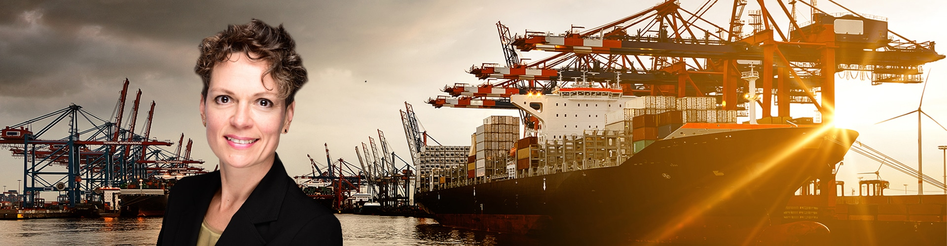 Frau vor Hafenpanorama, © Shutterstock
