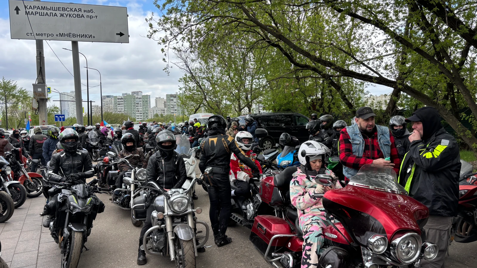Rusya yanlısı “Nachtwölfe” motosiklet kulübü, II. Dünya Savaşı'nın sona ermesinin 80. yıldönümünü anmak üzere Berlin'e doğru bir konvoy başlattı., © Katharina Schröder/dpa Rusya yanlısı “Nachtwölfe” motosiklet kulübü, II. Dünya Savaşı'nın sona ermesinin 80. yıldönümünü anmak üzere Berlin'e doğru bir konvoy başlattı., © Katharina Schröder/dpa